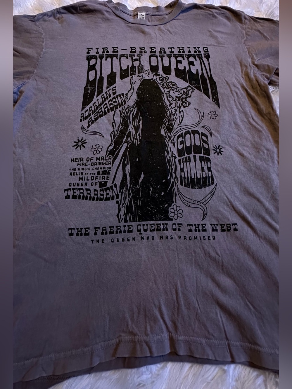 Fire Breathing Queen Graphic Short Sleeve Tee - Gray